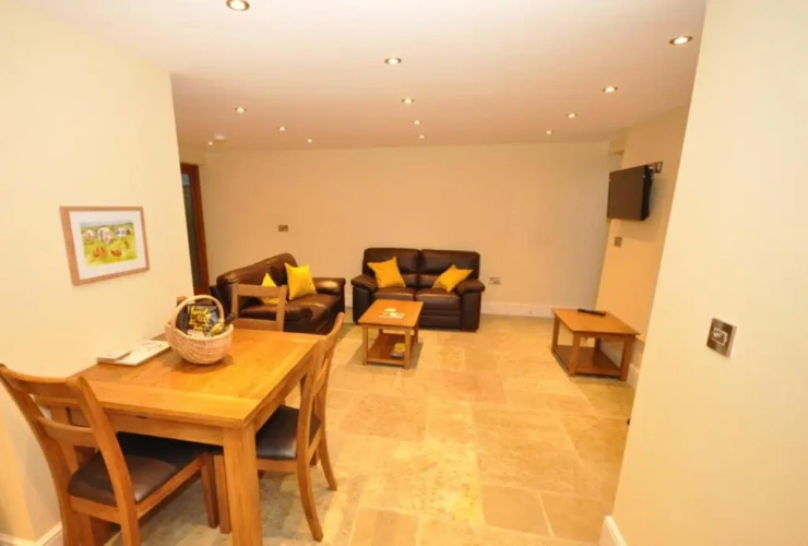 2 Bedrooms Cottage