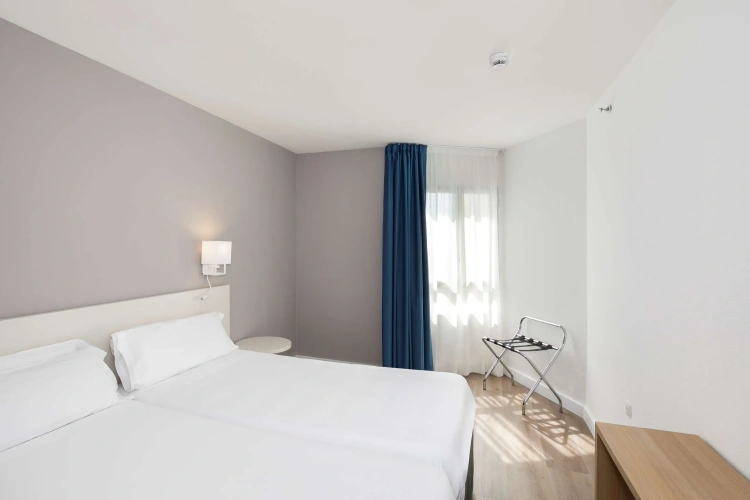 2 Bedrooms Apartment seafront