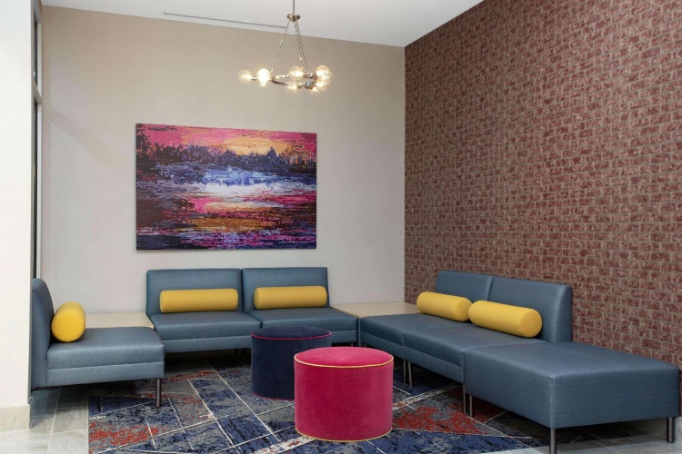 Deluxe Single Suite