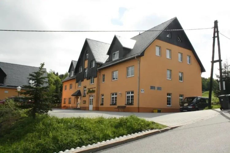 3 Bedrooms Apartment