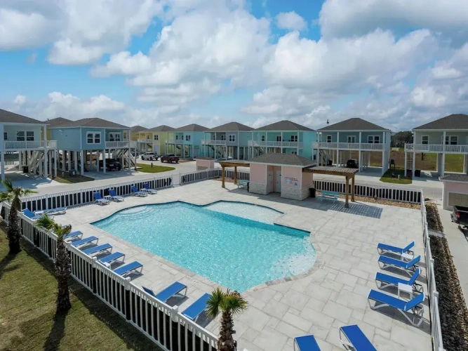3 Bedrooms Cottage with balcony