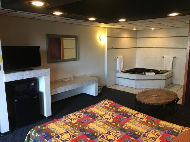 Midway Inn & Suites