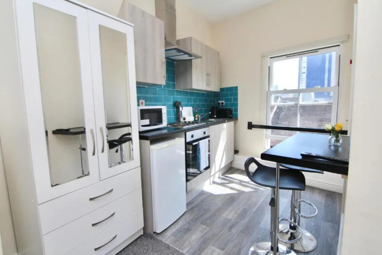 Cute Studio 4 mins Walk To Planet Ice, Sleeps 3