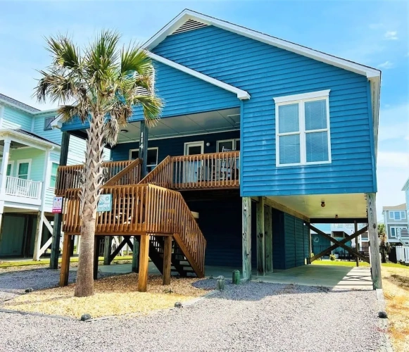 4 Bedrooms Cottage with balcony