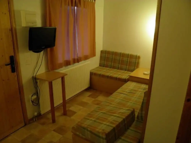 2 Bedrooms Bungalow