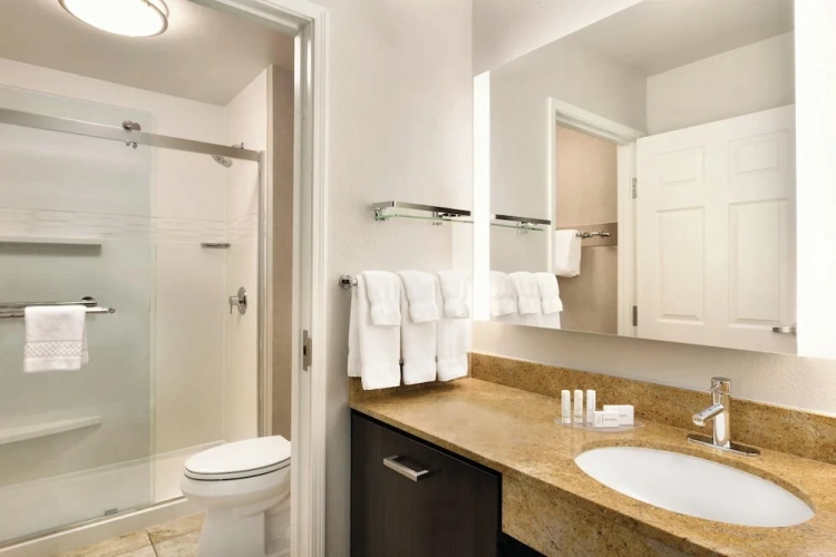 Standard Double room with city view