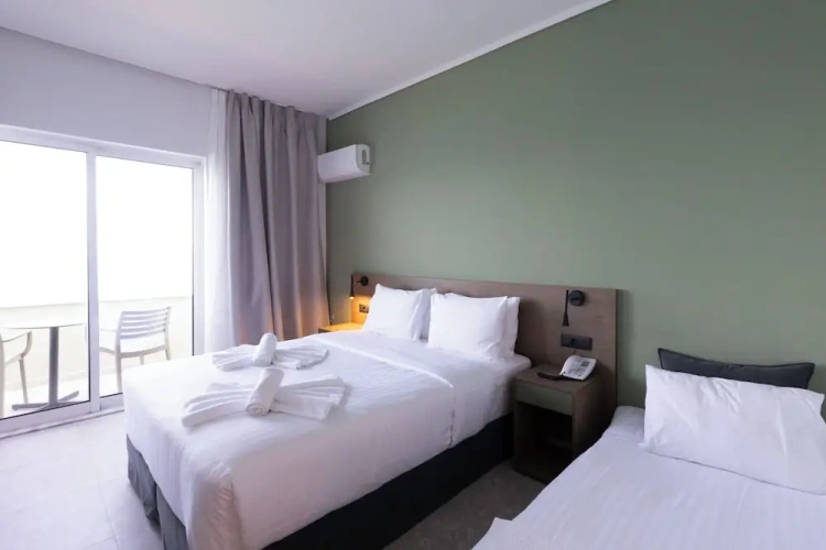 1 Bedroom Standard Triple room with balcony and with sea view