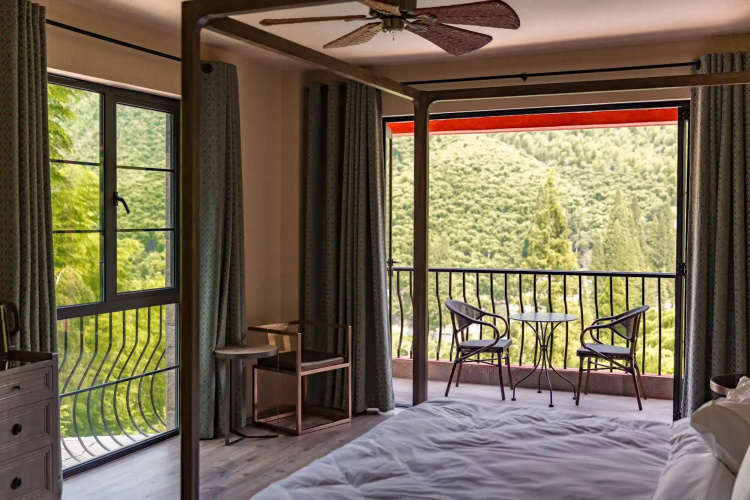 Arcadia Resorts