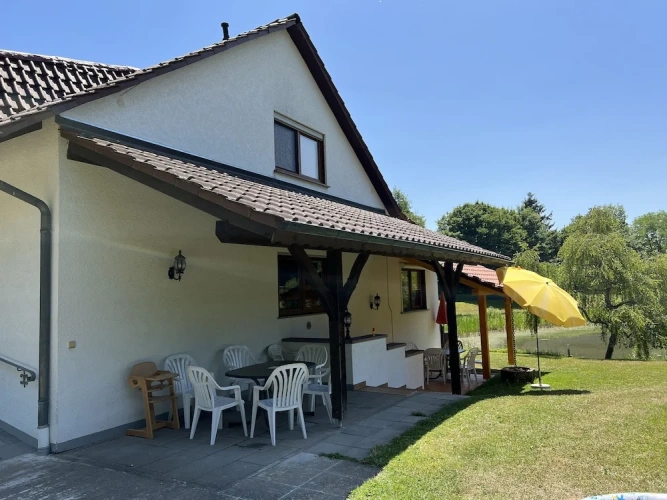 3 Bedrooms Classic Apartment with garden view