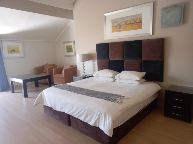 Mount Royal 31 - Large 1 bed with balcony