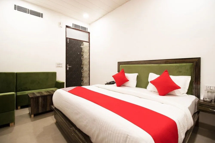 OYO 44094 Grand Inn