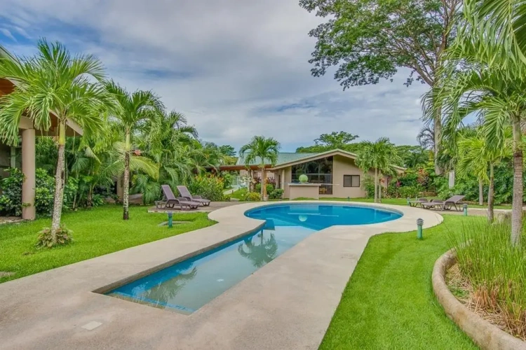 2 Bedrooms Villa