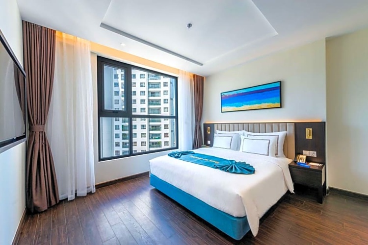 Premier Sextuple Suite with city view