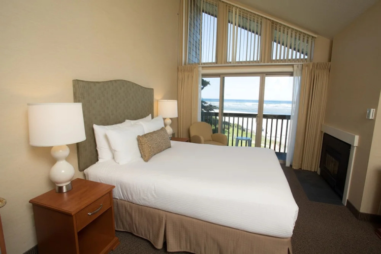 Schooner's Cove Inn