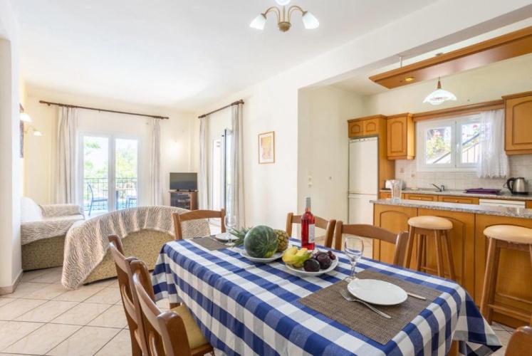 6 Bedrooms Villa