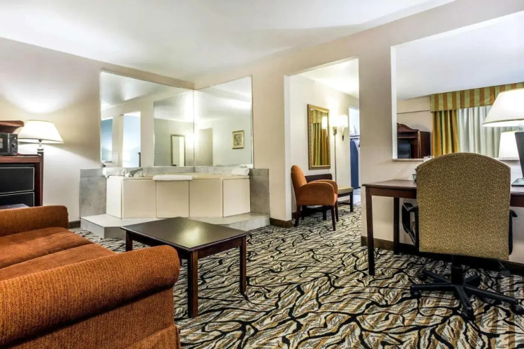 Holiday Inn Express Charlotte-Carowinds