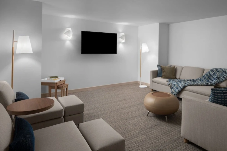 4 Bedrooms Studio