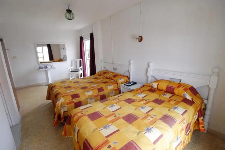 Standard Triple room