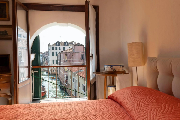 Ca’ Cappello Venetian Apartment M02074212072