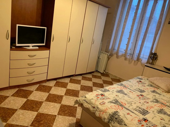 Fantastic 2 Bedroom Apartment - Top Center