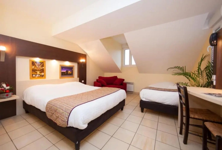 Standard Triple room