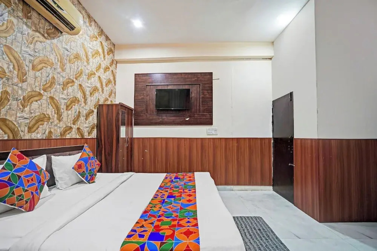 Fabhotel Comfort Inn