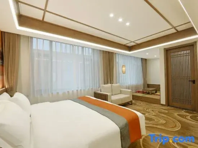 Luxury Suite