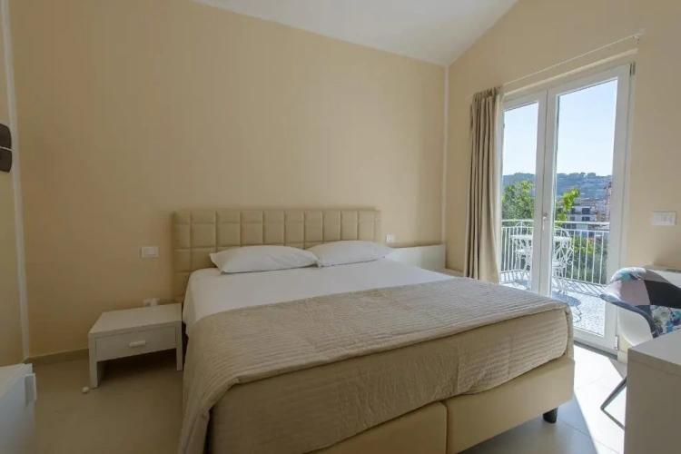 Standard Double room with partial sea view