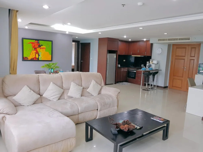 A Large 2 BR-3 Baths 207 Downtown