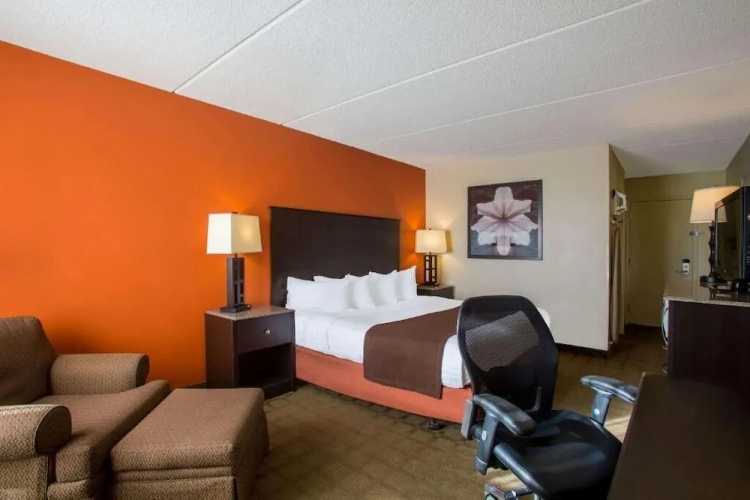 Riverfront Hotel
