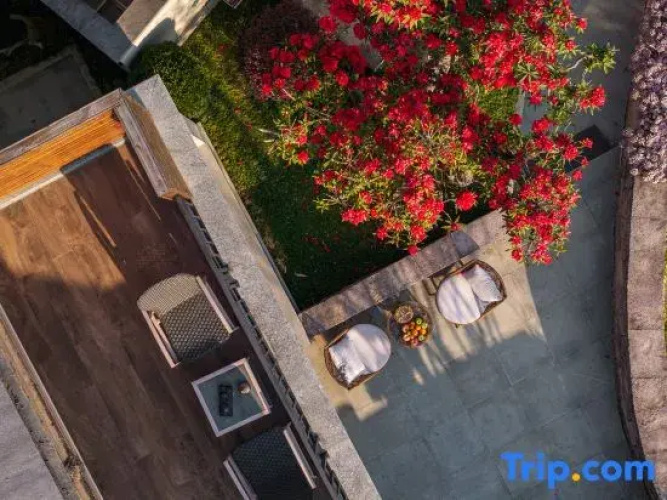 Tengchong Yunhaiju Hot Spring Courtyard Inn
