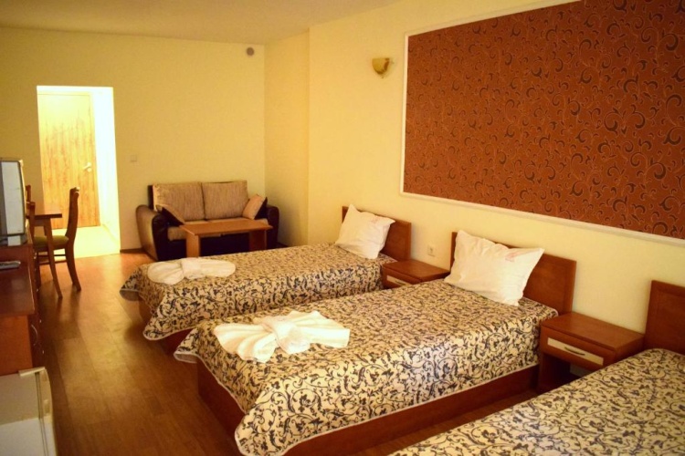 Standard Triple room with balcony