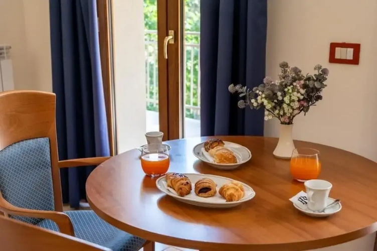 Deluxe Triple room with balcony