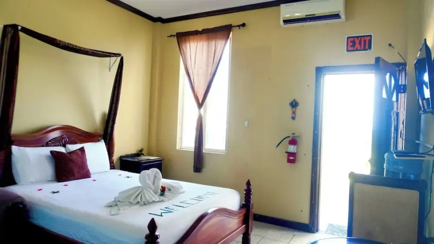 See Belize Tranquil Sea View Studio With