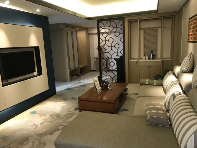 Metropolis Golf Hot Spring Hotel