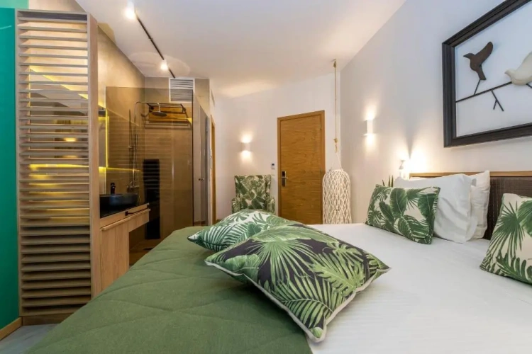 Superior Double Basement room