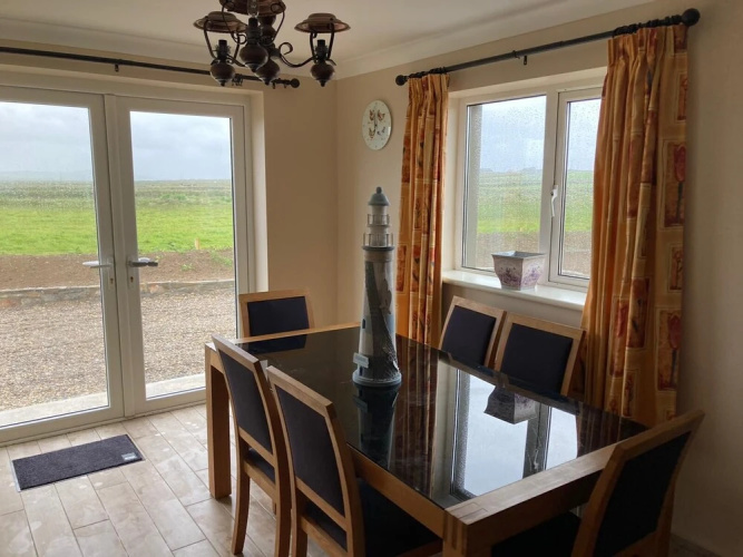 Beautiful 3-bed Cottage in Scenic Sea View