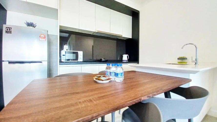 3 Bedrooms Apartment