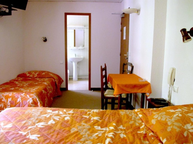 Standard Triple room