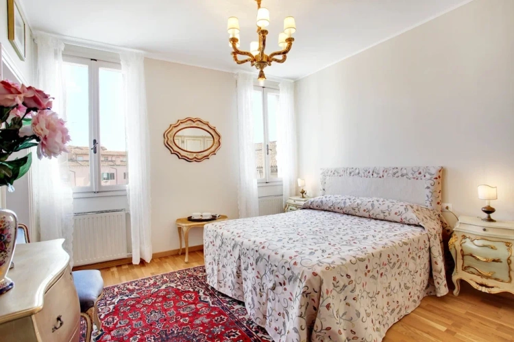 3 Bedrooms Apartment