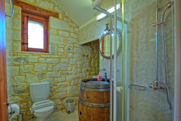 Villa Vrisses by MediterraneanVillas