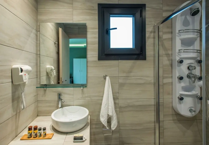 Basement Junior Suite with garden view