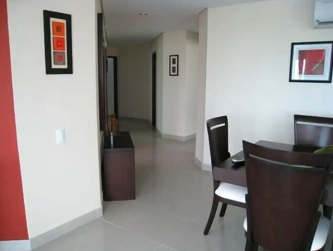 4 Bedrooms Apartment