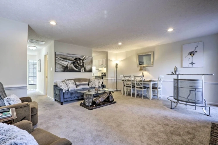 2 Bedrooms Apartment