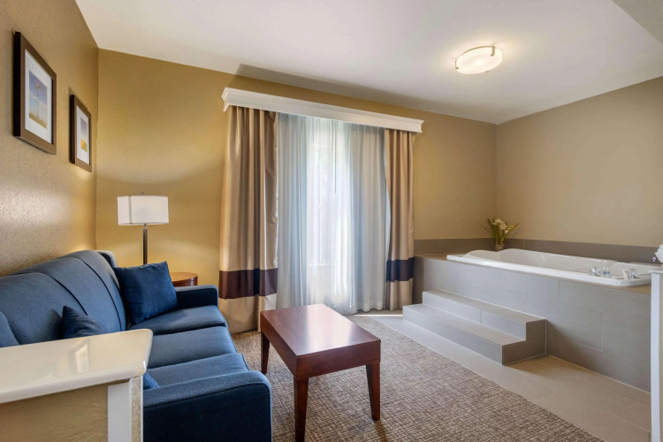 Comfort Inn & Suites Pittsburg KS