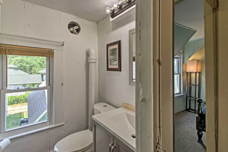 Bayside Weirs Beach Cottage < Half Mile to Pier!