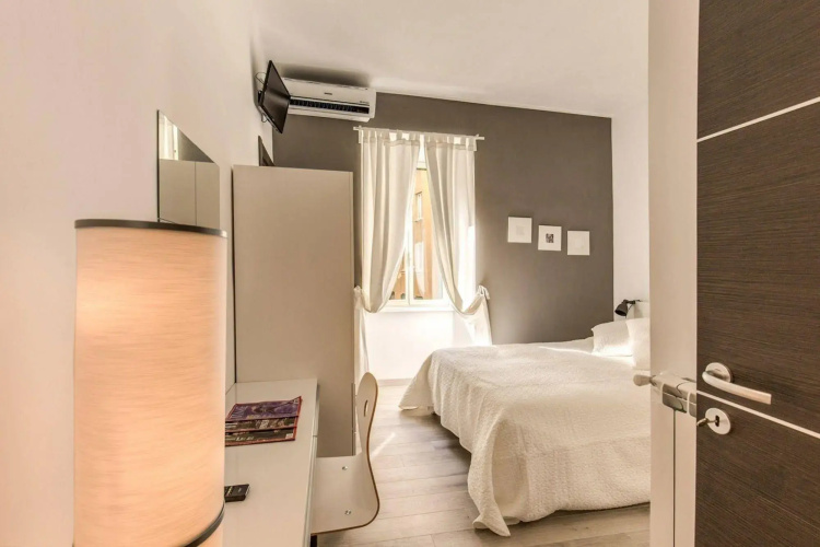 Italy Rents Colosseum - Termini