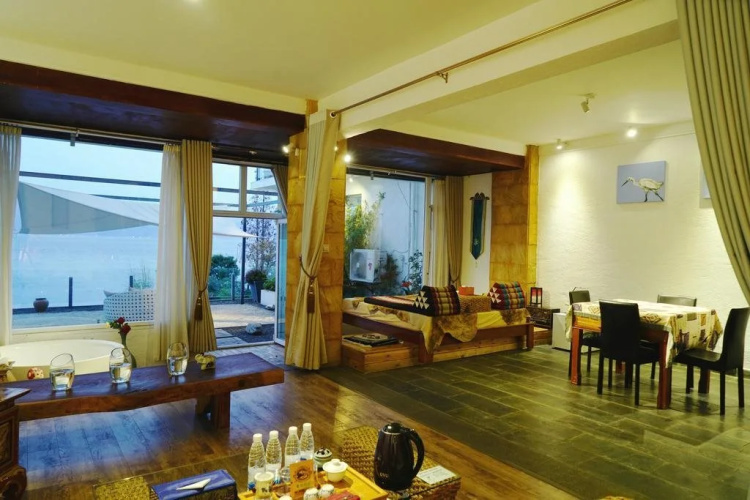Shiyue Holiday Hotel