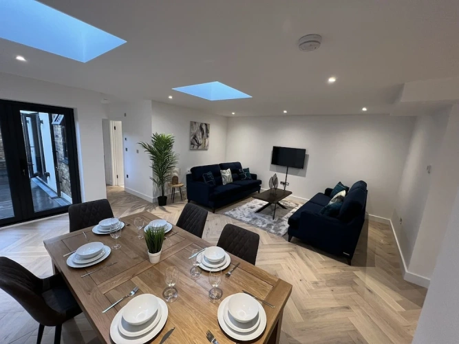 2 Bedrooms Apartment