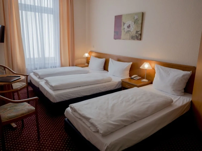 Standard Triple room